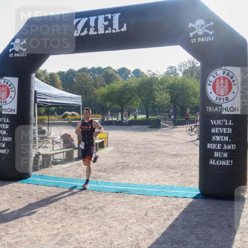 08.09.2024 - Stadtparktriathlon Luisa Fischer http://msf.ph/oto/7032592 08.09.2024 09:52:48 Ziel 110 meine-sportfotos.de