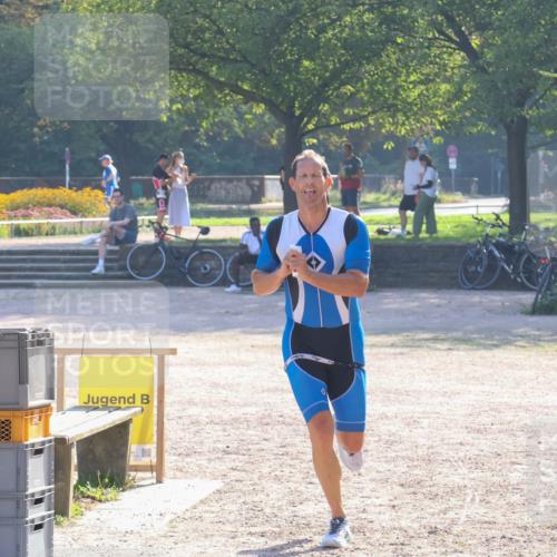 08.09.2024 - Stadtparktriathlon Luisa Fischer http://msf.ph/oto/7032606 08.09.2024 09:52:54 Ziel 91, 102, 110 meine-sportfotos.de