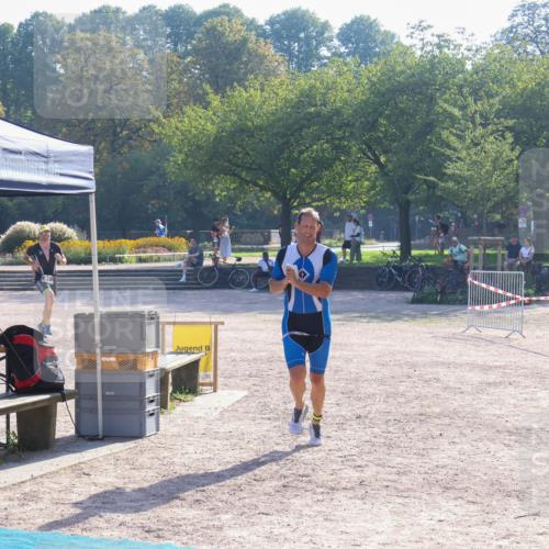 08.09.2024 - Stadtparktriathlon Luisa Fischer http://msf.ph/oto/7032608 08.09.2024 09:52:54 Ziel 91, 102, 110 meine-sportfotos.de