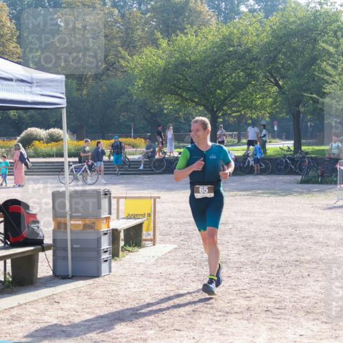 08.09.2024 - Stadtparktriathlon Luisa Fischer http://msf.ph/oto/7032701 08.09.2024 09:53:40 Ziel 65 meine-sportfotos.de