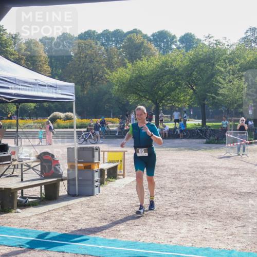 08.09.2024 - Stadtparktriathlon Luisa Fischer http://msf.ph/oto/7032703 08.09.2024 09:53:40 Ziel 65 meine-sportfotos.de