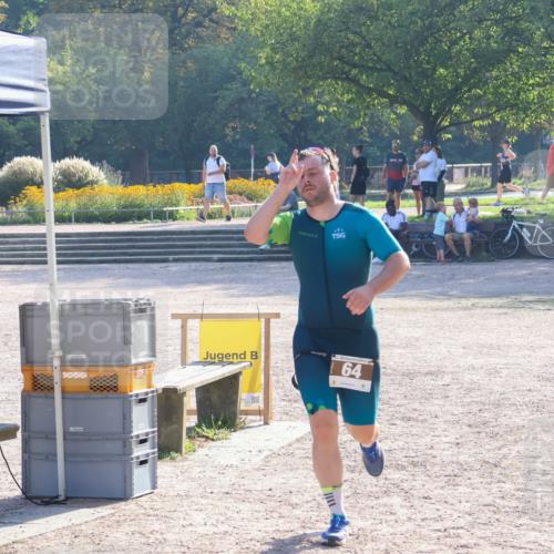 08.09.2024 - Stadtparktriathlon Luisa Fischer http://msf.ph/oto/7032735 08.09.2024 09:54:39 Ziel 64 meine-sportfotos.de