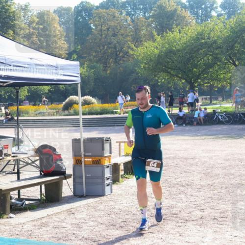 08.09.2024 - Stadtparktriathlon Luisa Fischer http://msf.ph/oto/7032739 08.09.2024 09:54:40 Ziel 64 meine-sportfotos.de