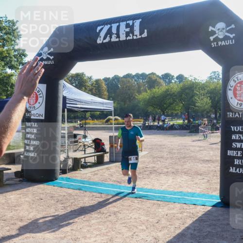 08.09.2024 - Stadtparktriathlon Luisa Fischer http://msf.ph/oto/7032741 08.09.2024 09:54:40 Ziel 64 meine-sportfotos.de