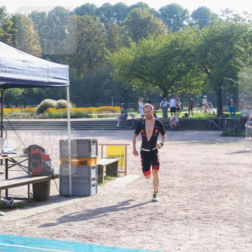 08.09.2024 - Stadtparktriathlon Luisa Fischer http://msf.ph/oto/7032758 08.09.2024 09:55:26 Ziel 107 meine-sportfotos.de