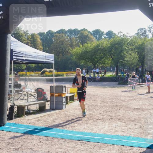 08.09.2024 - Stadtparktriathlon Luisa Fischer http://msf.ph/oto/7032760 08.09.2024 09:55:26 Ziel 107 meine-sportfotos.de