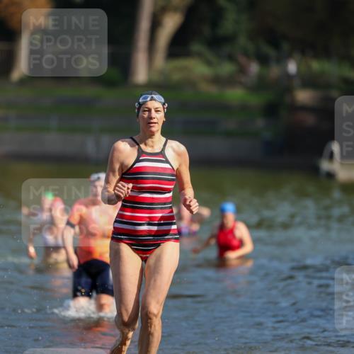 08.09.2024 - Stadtparktriathlon Michael Strokosch http://msf.ph/oto/7032812 08.09.2024 11:17:16 Schwimmen 625, 628 meine-sportfotos.de