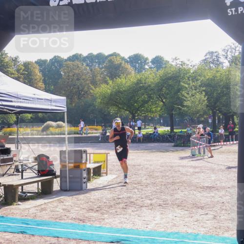 08.09.2024 - Stadtparktriathlon Luisa Fischer http://msf.ph/oto/7032870 08.09.2024 09:56:30 Ziel 16 meine-sportfotos.de