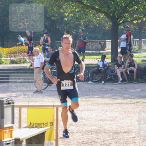 08.09.2024 - Stadtparktriathlon Luisa Fischer http://msf.ph/oto/7032973 08.09.2024 09:59:37 Ziel 121 meine-sportfotos.de