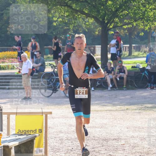 08.09.2024 - Stadtparktriathlon Luisa Fischer http://msf.ph/oto/7032977 08.09.2024 09:59:38 Ziel 121 meine-sportfotos.de
