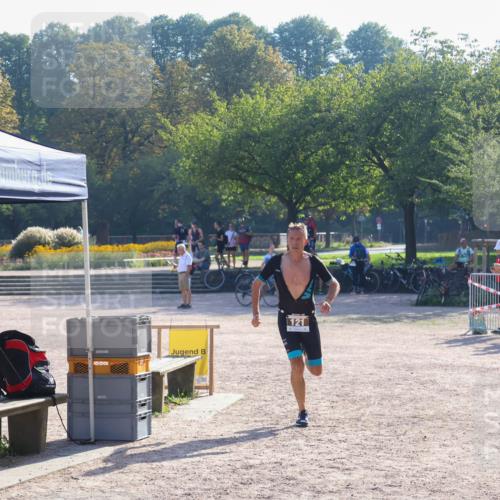 08.09.2024 - Stadtparktriathlon Luisa Fischer http://msf.ph/oto/7032979 08.09.2024 09:59:38 Ziel 121 meine-sportfotos.de