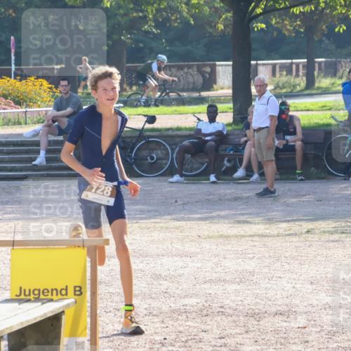 08.09.2024 - Stadtparktriathlon Luisa Fischer http://msf.ph/oto/7033027 08.09.2024 10:01:33 Ziel 128 meine-sportfotos.de