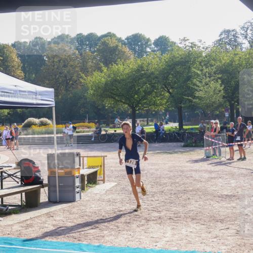 08.09.2024 - Stadtparktriathlon Luisa Fischer http://msf.ph/oto/7033038 08.09.2024 10:01:35 Ziel 128 meine-sportfotos.de