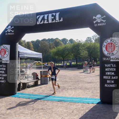 08.09.2024 - Stadtparktriathlon Luisa Fischer http://msf.ph/oto/7033042 08.09.2024 10:01:35 Ziel 128 meine-sportfotos.de