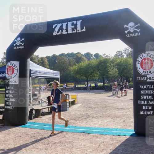 08.09.2024 - Stadtparktriathlon Luisa Fischer http://msf.ph/oto/7033046 08.09.2024 10:01:36 Ziel 128 meine-sportfotos.de