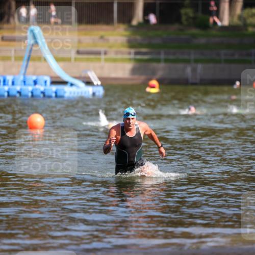 08.09.2024 - Stadtparktriathlon Michael Strokosch http://msf.ph/oto/7033047 08.09.2024 11:30:02 Schwimmen 721 meine-sportfotos.de