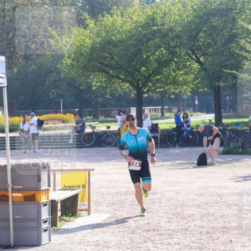 08.09.2024 - Stadtparktriathlon Luisa Fischer http://msf.ph/oto/7033077 08.09.2024 10:01:59 Ziel 124 meine-sportfotos.de