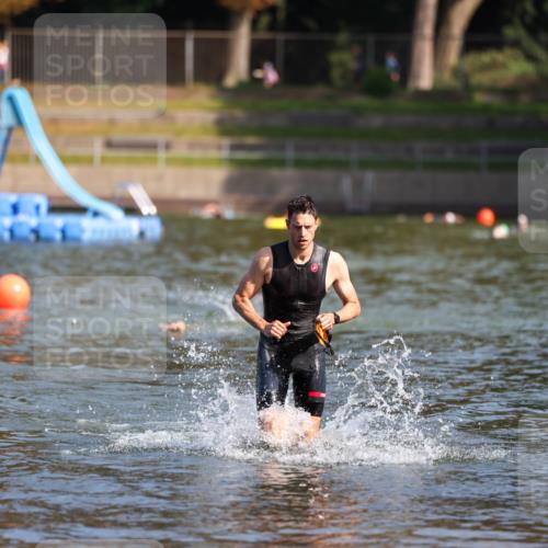 08.09.2024 - Stadtparktriathlon Michael Strokosch http://msf.ph/oto/7033078 08.09.2024 11:30:24 Schwimmen 675 meine-sportfotos.de