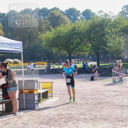 08.09.2024 - Stadtparktriathlon Luisa Fischer http://msf.ph/oto/7033080 08.09.2024 10:02:00 Ziel 124 meine-sportfotos.de