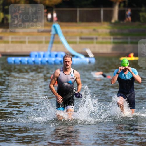 08.09.2024 - Stadtparktriathlon Michael Strokosch http://msf.ph/oto/7033103 08.09.2024 11:30:41 Schwimmen 722, 732 meine-sportfotos.de