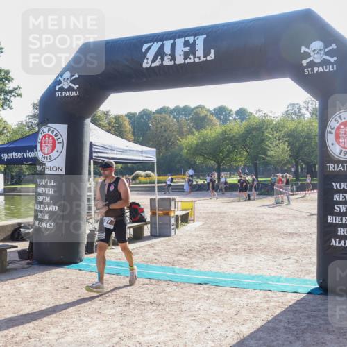 08.09.2024 - Stadtparktriathlon Luisa Fischer http://msf.ph/oto/7033116 08.09.2024 10:02:42 Ziel 97 meine-sportfotos.de