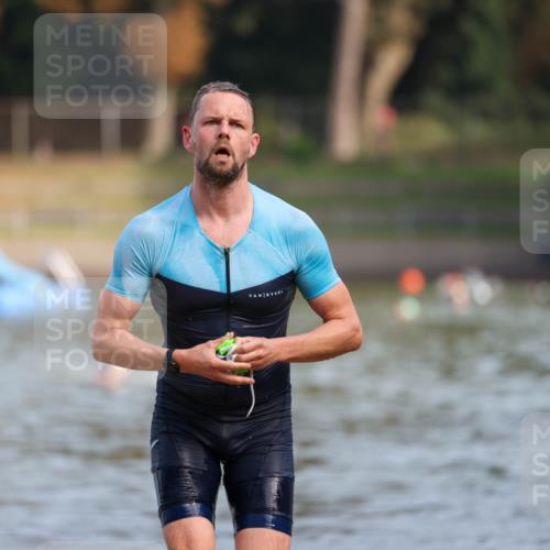 08.09.2024 - Stadtparktriathlon Michael Strokosch http://msf.ph/oto/7033129 08.09.2024 11:30:47 Schwimmen 722, 732 meine-sportfotos.de