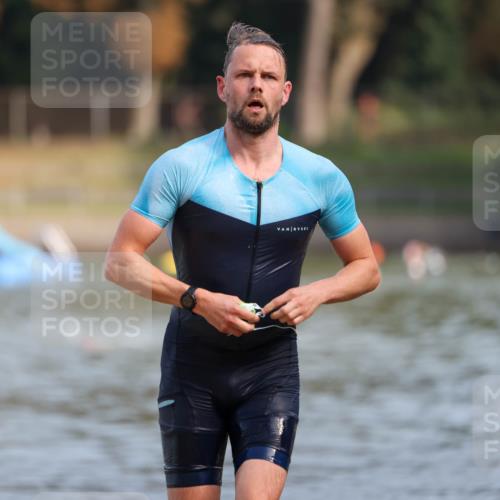 08.09.2024 - Stadtparktriathlon Michael Strokosch http://msf.ph/oto/7033130 08.09.2024 11:30:48 Schwimmen 722 meine-sportfotos.de
