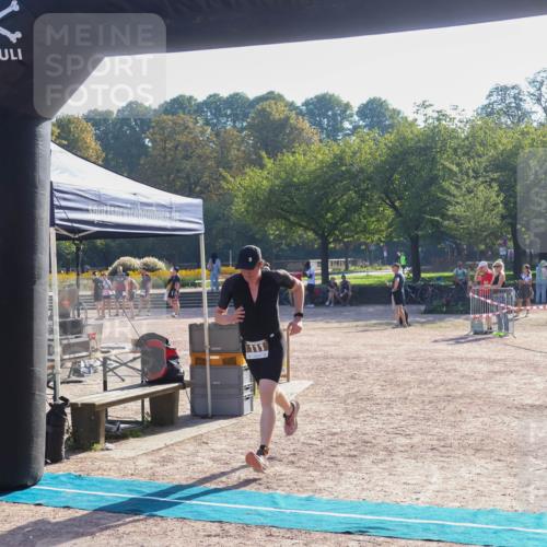 08.09.2024 - Stadtparktriathlon Luisa Fischer http://msf.ph/oto/7033148 08.09.2024 10:04:31 Ziel 111 meine-sportfotos.de