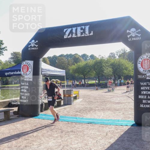 08.09.2024 - Stadtparktriathlon Luisa Fischer http://msf.ph/oto/7033150 08.09.2024 10:04:32 Ziel 111 meine-sportfotos.de