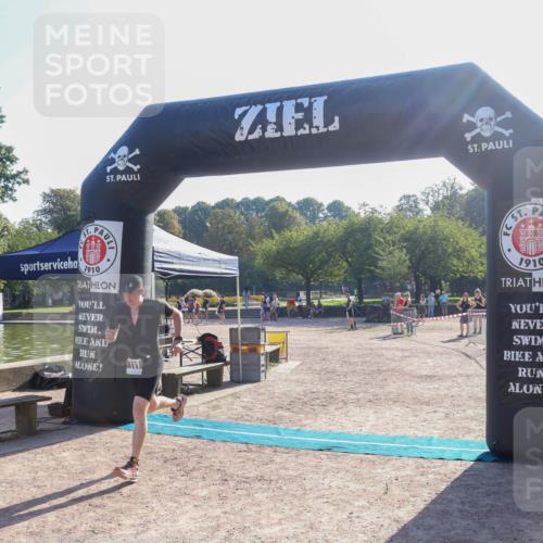 08.09.2024 - Stadtparktriathlon Luisa Fischer http://msf.ph/oto/7033152 08.09.2024 10:04:32 Ziel 111 meine-sportfotos.de