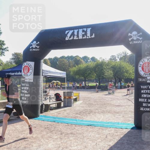 08.09.2024 - Stadtparktriathlon Luisa Fischer http://msf.ph/oto/7033155 08.09.2024 10:04:32 Ziel 111 meine-sportfotos.de