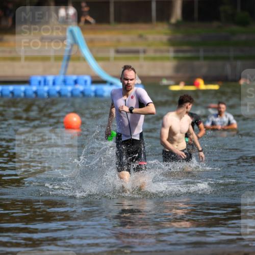 08.09.2024 - Stadtparktriathlon Michael Strokosch http://msf.ph/oto/7033167 08.09.2024 11:31:46 Schwimmen 725, 741 meine-sportfotos.de