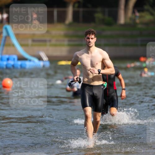 08.09.2024 - Stadtparktriathlon Michael Strokosch http://msf.ph/oto/7033200 08.09.2024 11:31:54 Schwimmen 713, 741 meine-sportfotos.de