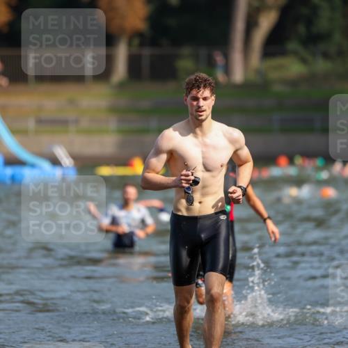 08.09.2024 - Stadtparktriathlon Michael Strokosch http://msf.ph/oto/7033204 08.09.2024 11:31:55 Schwimmen 713, 741 meine-sportfotos.de