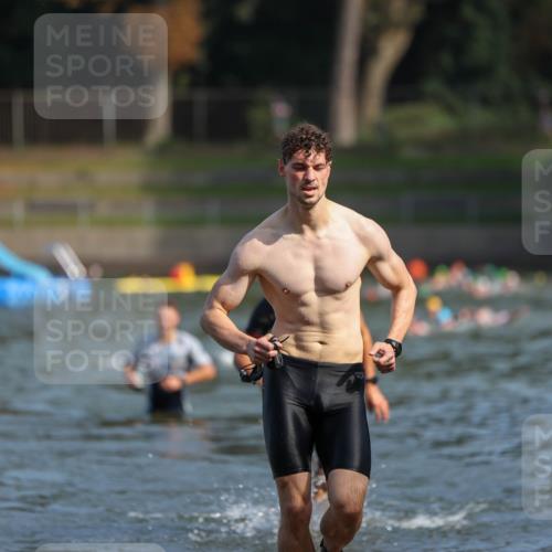 08.09.2024 - Stadtparktriathlon Michael Strokosch http://msf.ph/oto/7033206 08.09.2024 11:31:55 Schwimmen 713, 741 meine-sportfotos.de