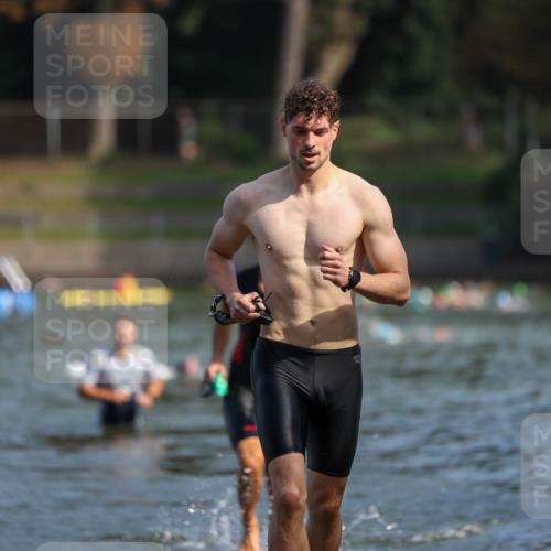 08.09.2024 - Stadtparktriathlon Michael Strokosch http://msf.ph/oto/7033208 08.09.2024 11:31:56 Schwimmen 713, 741 meine-sportfotos.de