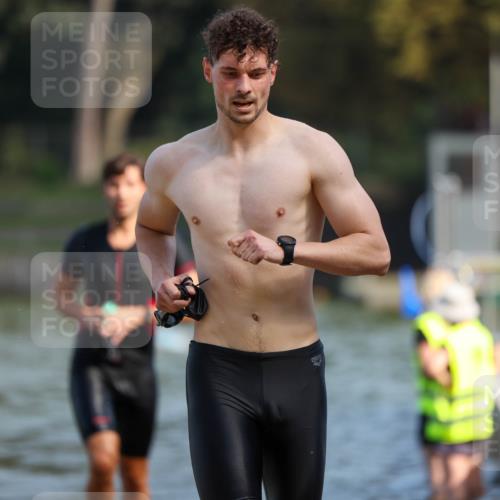 08.09.2024 - Stadtparktriathlon Michael Strokosch http://msf.ph/oto/7033216 08.09.2024 11:31:58 Schwimmen 713, 741 meine-sportfotos.de