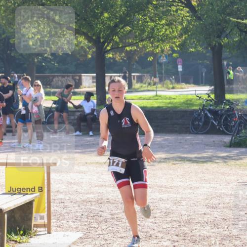 08.09.2024 - Stadtparktriathlon Luisa Fischer http://msf.ph/oto/7033279 08.09.2024 10:09:05 Ziel 171 meine-sportfotos.de