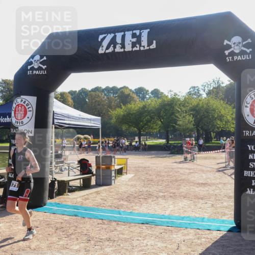 08.09.2024 - Stadtparktriathlon Luisa Fischer http://msf.ph/oto/7033286 08.09.2024 10:09:07 Ziel 171 meine-sportfotos.de