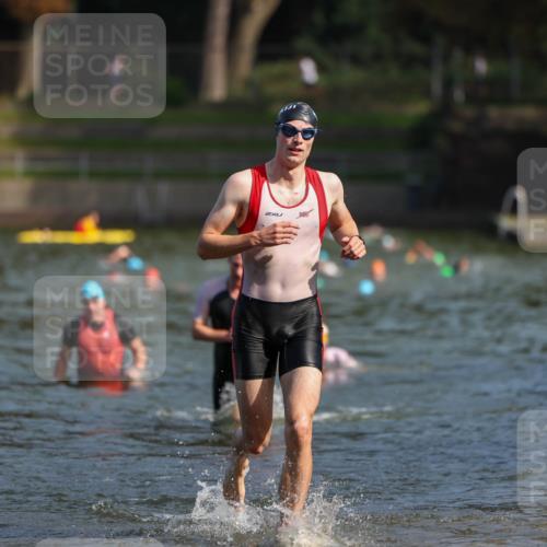 08.09.2024 - Stadtparktriathlon Michael Strokosch http://msf.ph/oto/7033287 08.09.2024 11:32:34 Schwimmen 686, 695 meine-sportfotos.de