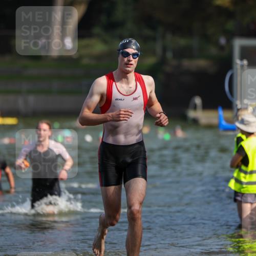 08.09.2024 - Stadtparktriathlon Michael Strokosch http://msf.ph/oto/7033290 08.09.2024 11:32:34 Schwimmen 686, 695 meine-sportfotos.de