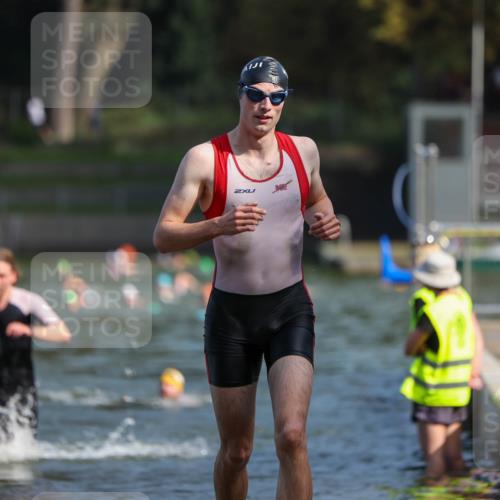 08.09.2024 - Stadtparktriathlon Michael Strokosch http://msf.ph/oto/7033292 08.09.2024 11:32:35 Schwimmen 686, 694, 695 meine-sportfotos.de