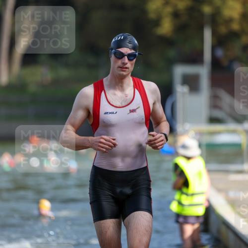 08.09.2024 - Stadtparktriathlon Michael Strokosch http://msf.ph/oto/7033294 08.09.2024 11:32:36 Schwimmen 686, 694, 695 meine-sportfotos.de