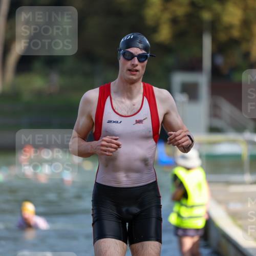 08.09.2024 - Stadtparktriathlon Michael Strokosch http://msf.ph/oto/7033295 08.09.2024 11:32:36 Schwimmen 686, 694, 695 meine-sportfotos.de