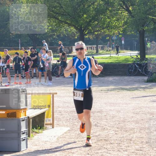 08.09.2024 - Stadtparktriathlon Luisa Fischer http://msf.ph/oto/7033298 08.09.2024 10:09:19 Ziel 103 meine-sportfotos.de