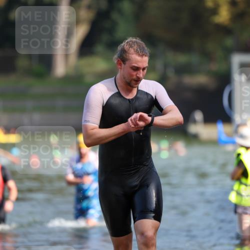 08.09.2024 - Stadtparktriathlon Michael Strokosch http://msf.ph/oto/7033307 08.09.2024 11:32:40 Schwimmen 667, 694, 695 meine-sportfotos.de