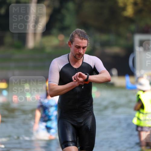 08.09.2024 - Stadtparktriathlon Michael Strokosch http://msf.ph/oto/7033309 08.09.2024 11:32:40 Schwimmen 667, 694, 695 meine-sportfotos.de