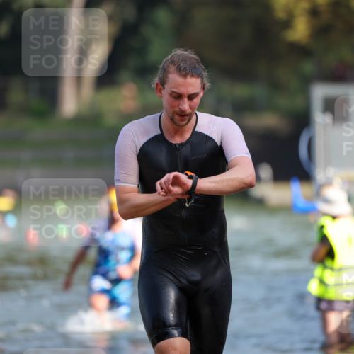 08.09.2024 - Stadtparktriathlon Michael Strokosch http://msf.ph/oto/7033311 08.09.2024 11:32:41 Schwimmen 667, 694, 695 meine-sportfotos.de