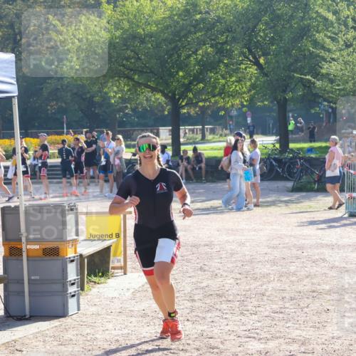 08.09.2024 - Stadtparktriathlon Luisa Fischer http://msf.ph/oto/7033316 08.09.2024 10:09:27 Ziel 173, 174 meine-sportfotos.de