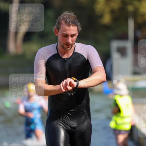 08.09.2024 - Stadtparktriathlon Michael Strokosch http://msf.ph/oto/7033317 08.09.2024 11:32:41 Schwimmen 667, 694, 695 meine-sportfotos.de